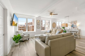 Luxury 4 bedroom condo - Short Walk to Bourbon Street